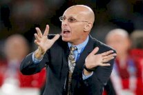 مدرب الهند يرى كرة القدم كريكيت جديدة