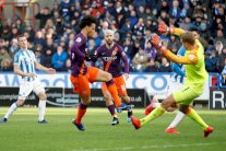 فوز سيتي وتوتنهام يضيق الخناق على ليفربول