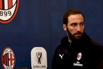 هيغواين المرشح بقوة للانضمام لتشلسي يغيب عن لقاء جنوى