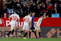 أشبيلية يفك عقدته على أرضه أمام برشلونة ويسقطه بثنائية