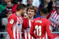 أتلتيكو مدريد وإشبيلية يشددان الخناق على برشلونة وريال مدريد