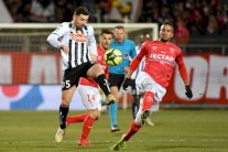 فوز منطقي لنيم على أنجيه ينقله إلى المركز العاشر في الدوري الفرنسي