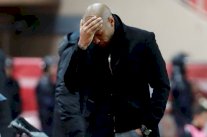 موناكو يوقف مدربه تييري هنري