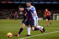 ميسي ينقذ برشلونة وسيتي وتوتنهام يضيقان الخناق على ليفربول