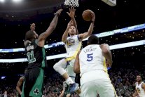 كوري وغولدن ستايت يواصلان التألق في دوري الـNBA