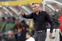 الرجاء المغربي يتعاقد مع المدرب الفرنسي باتريس كارترون