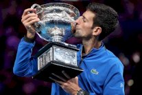 ديوكوفيتش يحرز اللقب السابع في بطولة أستراليا وينفرد بالرقم القياسي