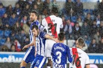 فايكانو يسقط ألافيس في عقر داره بهدف نظيف