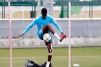 أومتيتي يعاود التمارين بشكل منفرد مع برشلونة