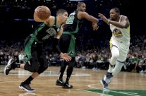  غولدن ستايت ووريرز يواصل التحليق عاليا في الـNBA