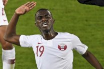 القطري المعز علي يحطم رقم الإيراني دائي لأفضل هداف في نسخة واحدة