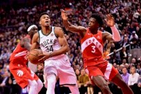 ميلووكي يحسم قمة الشرقية وانقطاع سلسلة البطل وعودة ناجحة لجيمس