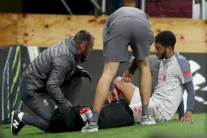 مدافع ليفربول جو غوميز يخضع لعملية جراحية