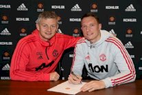 فيل جونز يمدد عقده مع مانشستر يونايتد حتى 2023