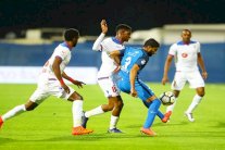 اختبار صعب للشارقة المتصدر أمام النصر في الدوري الإماراتي