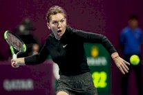 هاليب إلى نصف نهائي دورة الدوحة وكيربر تعبر بعد تأخرها بمجموعة