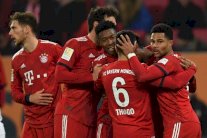 بايرن ينتزع فوزا صعبا من أوغسبورغ ويضيق الخناق على دورتموند