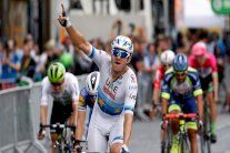 النروجي كريستوف بطل المرحلة الأولى من طواف عمان