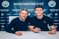 لابورت يمدد عقده مع مانشستر سيتي لعامين حتى 2025