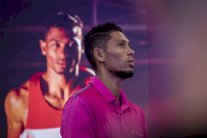 العداء الجنوب إفريقي فان نيكيرك سيشارك