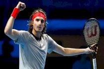 تسيتسيباس يطرق باب العشرة الأوائل وكفيتوفا تستعيد المركز الثالث