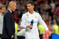 رئيس ريال مدريد السابق يكشف أسباب رحيل رونالدو وزيدان