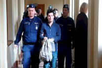 المجر توافق على تسليم مقرصن