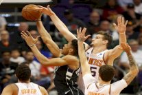 متذيل الغربية يهزم المتصدر وكليبرز يعمق جراح ليكرز