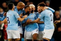 هاتريك سترلينغ يبعد سيتي 4 نقاط وتوتنهام يواصل النزيف