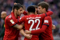 بايرن ميونيخ يكتسح فولفسبورغ ويزيح دورتموند عن الصدارة