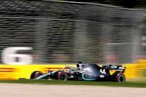 هاميلتون أول المنطلقين في ثنائية لمرسيدس بجائزة أستراليا الكبرى