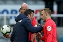 تغريم مدرب إيفرتون 12 ألف جنيه استرليني لاحتجاجه على الحكم