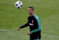 رونالدو يلتحق بمعسكر المنتخب البرتغالي بعد غياب 9 أشهر