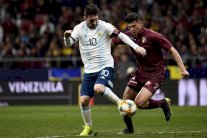 عودة ميسي لا تجنب الأرجنتين الخسارة أمام فنزويلا وديا