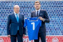 كاسياس يمدد عقده مع بورتو حتى 2020 تمهيدا لإنهاء مسيرته في صفوفه