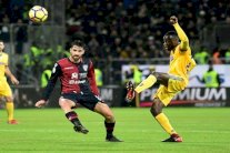 كالياري لتعميق جراح كييفو في الدوري الإيطالي