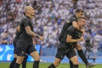 النصر يهزم الهلال في الوقت القاتل وينتزع منه الصدارة