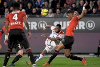 ليون يشدد الخناق على ليل في الدوري الفرنسي