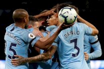 سيتي يعود للصدارة وتوتنهام وتشلسي يستغلان تعثر يونايتد