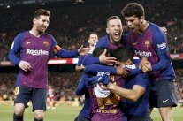 سواريز وميسي يحسمان موقعة اللقب بهدفين قاتلين وبنزيمة ينقذ ريال