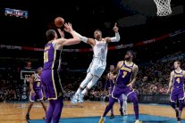 وستبروك يدخل التاريخ ووريرز يقترب من لقب الغربية