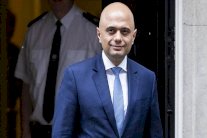 وزير داخلية بريطانيا يطالب شركات التكنولوجيا بالتصدي لعنصرية كرة القدم