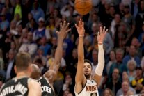 دنفر وتورونتو يعادلان سان أنتونيو وأورلاندو في الـNBA