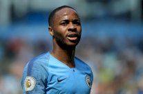 سترلينغ يدعو إلى التشدد بالعقوبات في وجه العنصرية بحسم النقاط