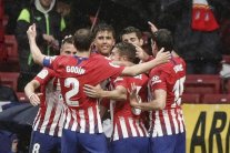 أتلتيكو يرجئ تتويج برشلونة بفوز مثير على فالنسيا