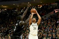 ميلووكي باكس ثاني المتأهلين ويوتا جاز يؤجل تأهل روكتس