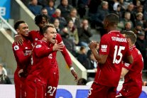 ليفربول يبقي آماله حتى المرحلة الأخيرة وتوتنهام في خطر