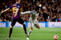 لانغليه فقد جزءا من أسنانه خلال مواجهة ليفربول وصلاح