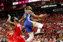 روكتس يطلق المنافسة من جديد مع ووريرز