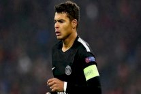 جراحة في ركبة تياغو سيلفا تهدد مشاركته في كوبا أميركا